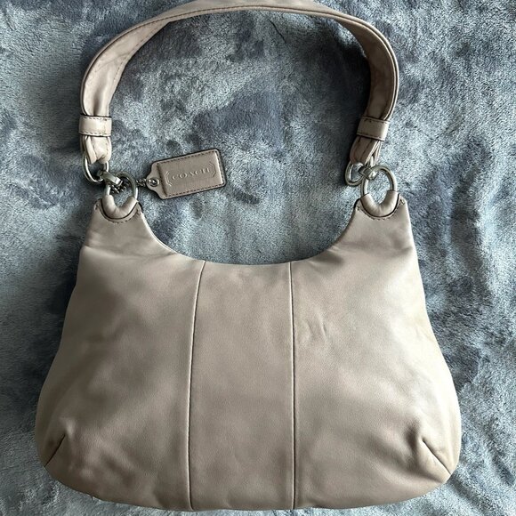 Cream Coach Shoulder Bag - Picture 2 of 13
